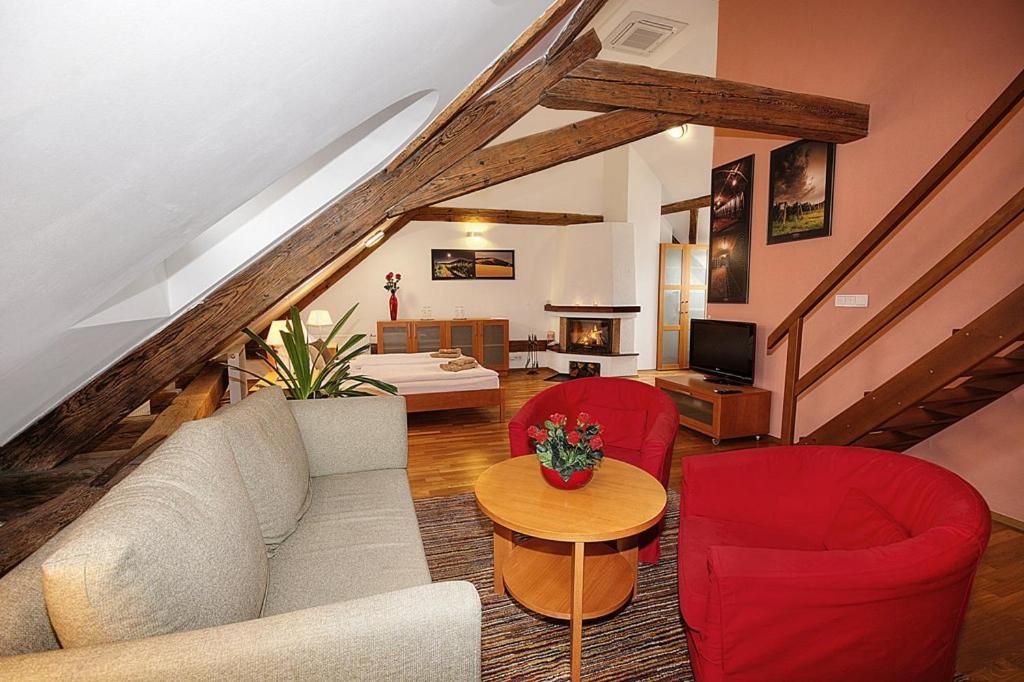 Apartament z kominkiem